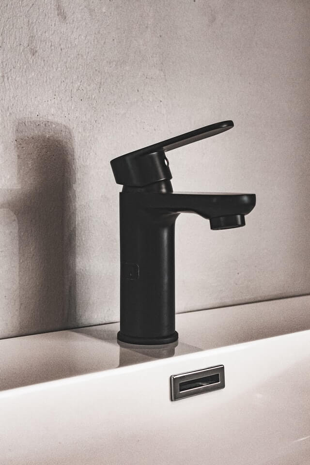 cleaned_bathroom_faucet.jpe
