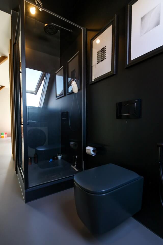 modern_wall_mounted_toilet.jpeg