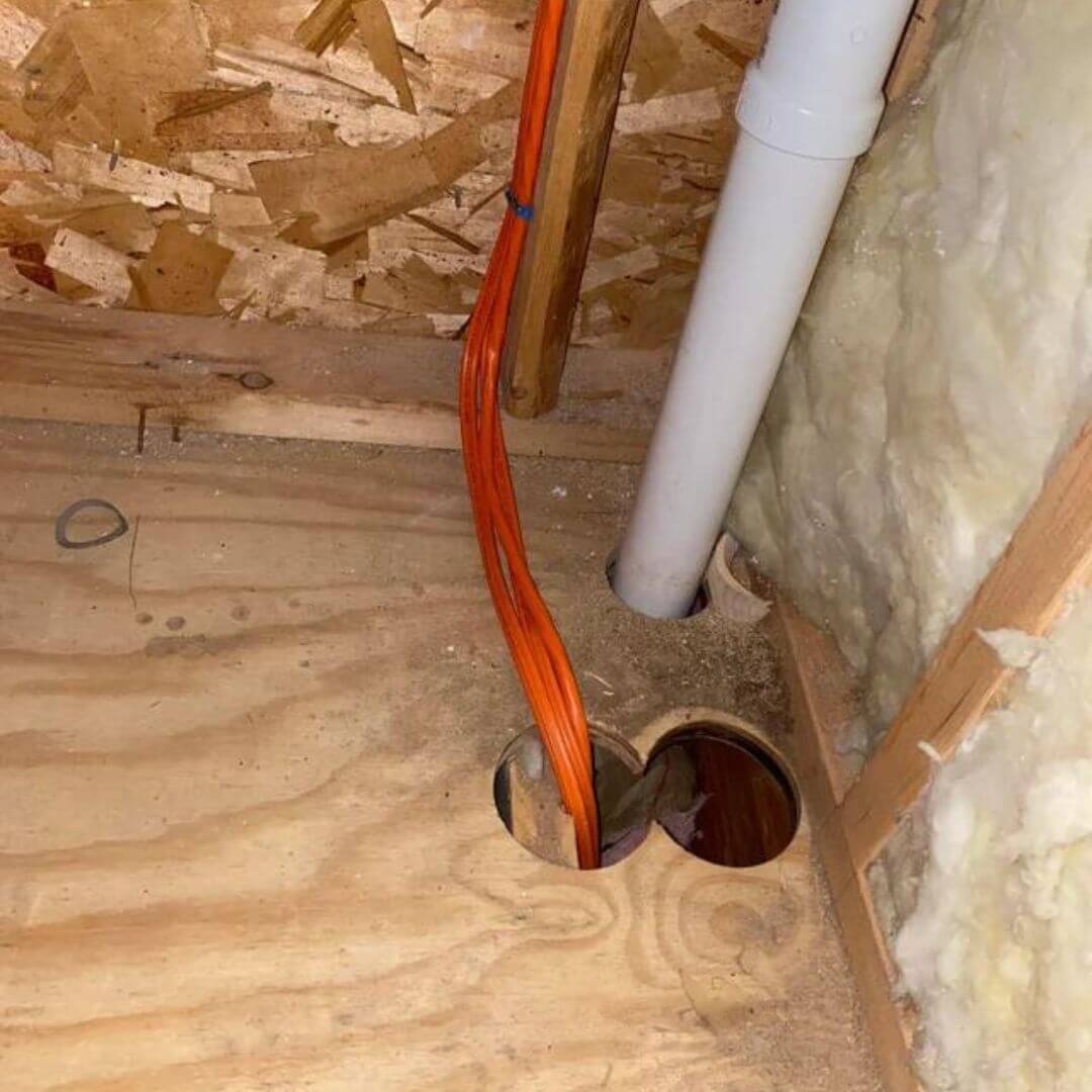 plumbing_pipes_in_detached_garage.jpeg
